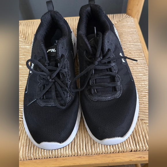 FILA Black and White Women's Sneakers. Sz 8 - Picture 3 of 6